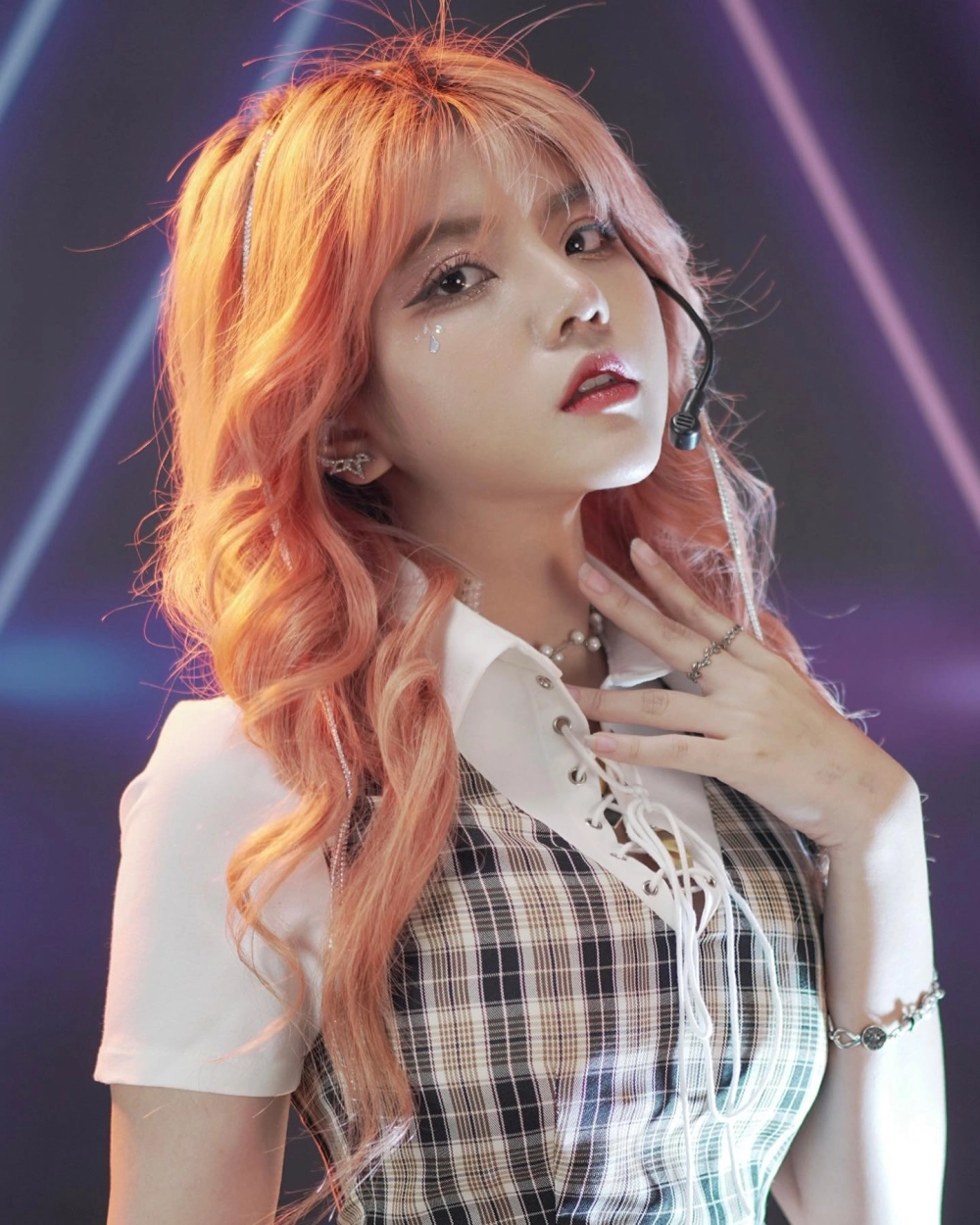 Reency Ngô Cửu Vĩ Hồ hóa thân xuất sắc trong tạo hình thần thoại