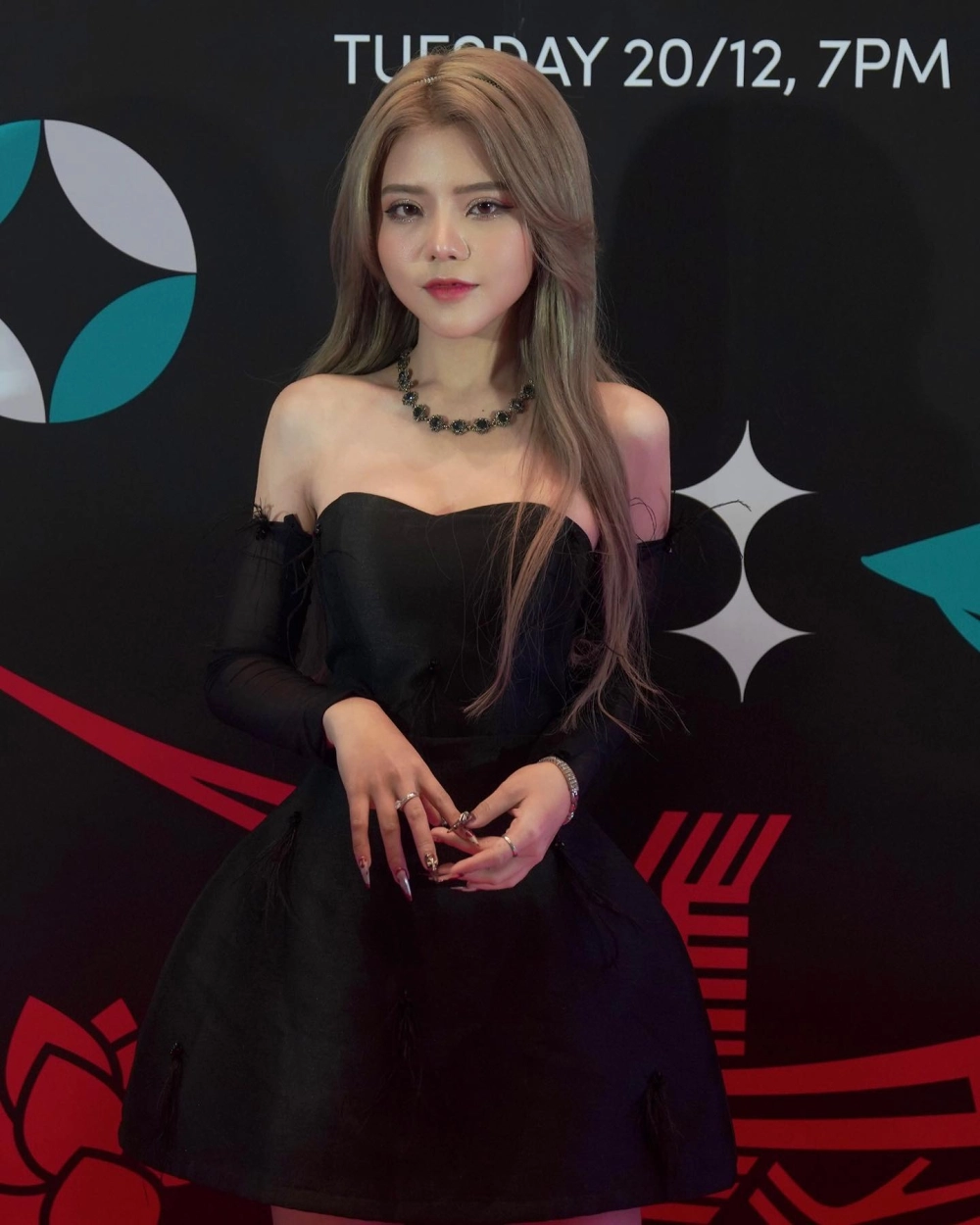 Reency Ngô La Ai mà khiến fan yêu từ cái nhìn đầu tiên