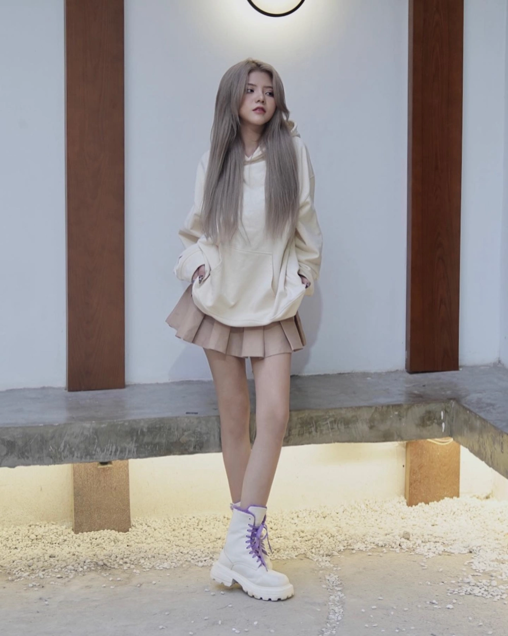 Reency Ngô Ngầu với thần thái cực chất trong từng shoot hình