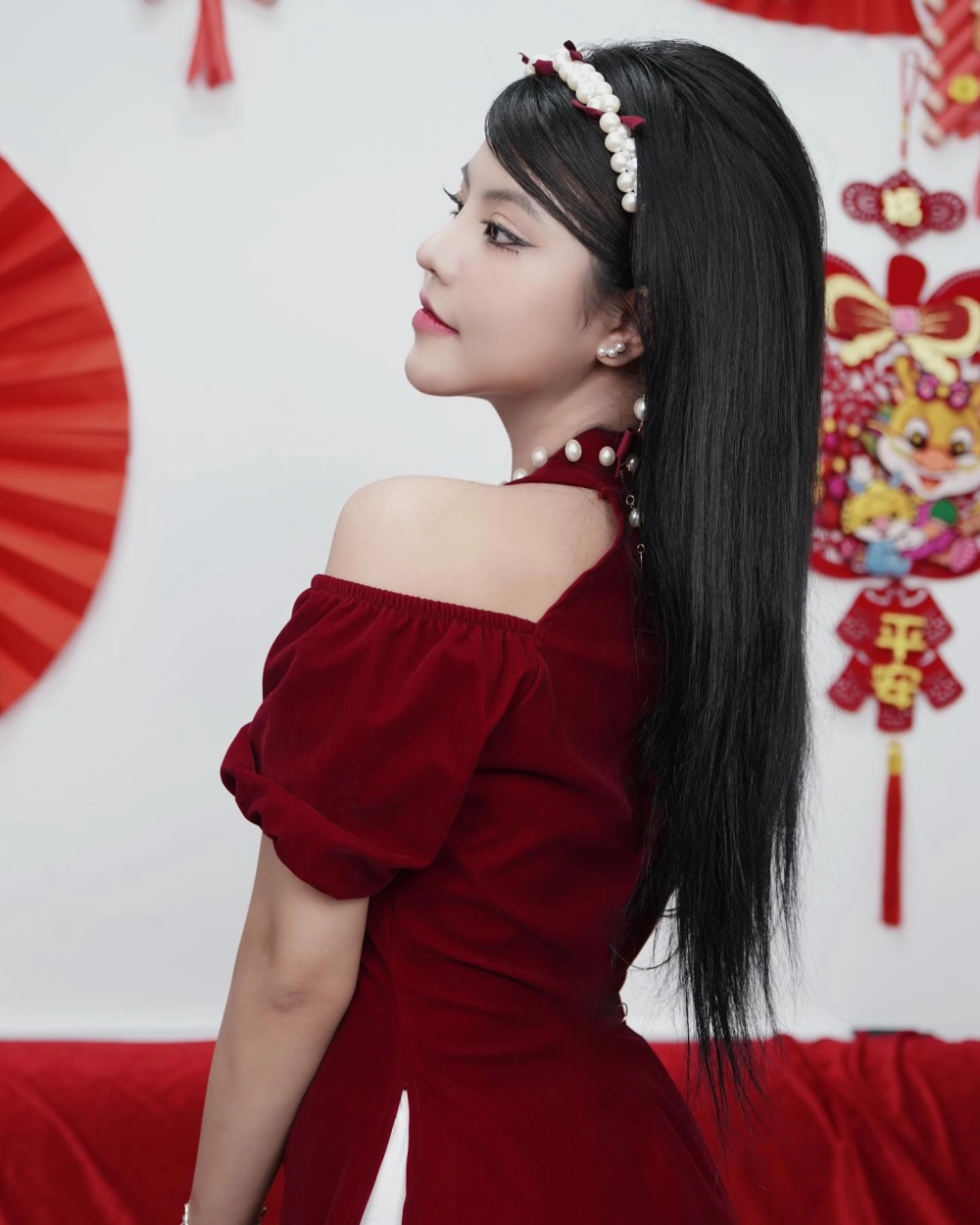 Reency Ngô Yêu Ai khiến cộng đồng mạng bàn tán rôm rả