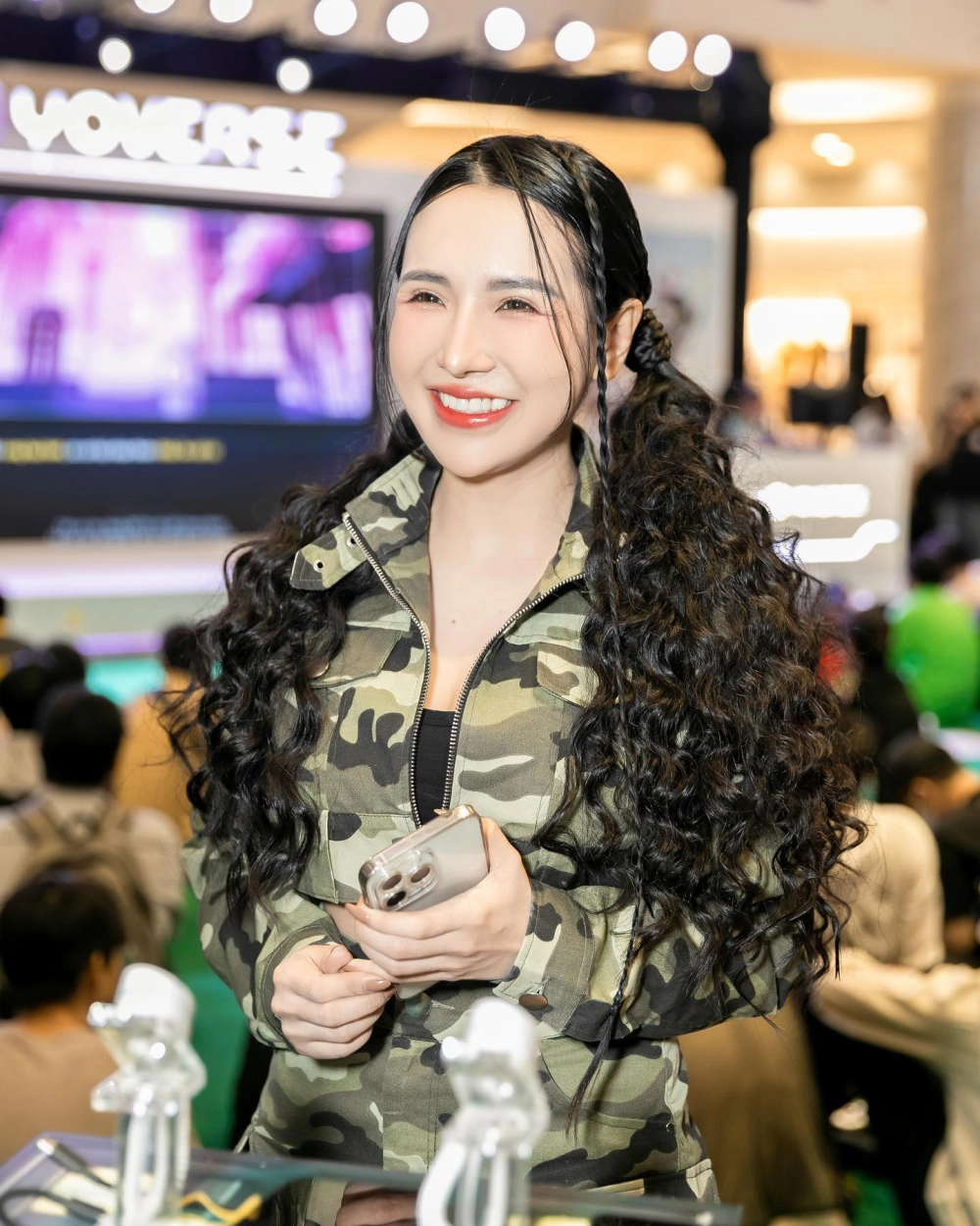 Hình ảnh khiến ai cũng phải hỏi Viên Vibi Là Ai