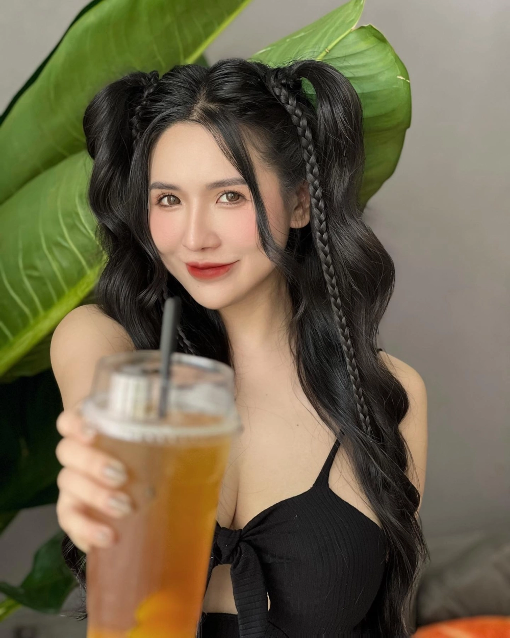 Hồi ức chưa từng tiết lộ qua ảnh Quá Khứ Viên Vibi