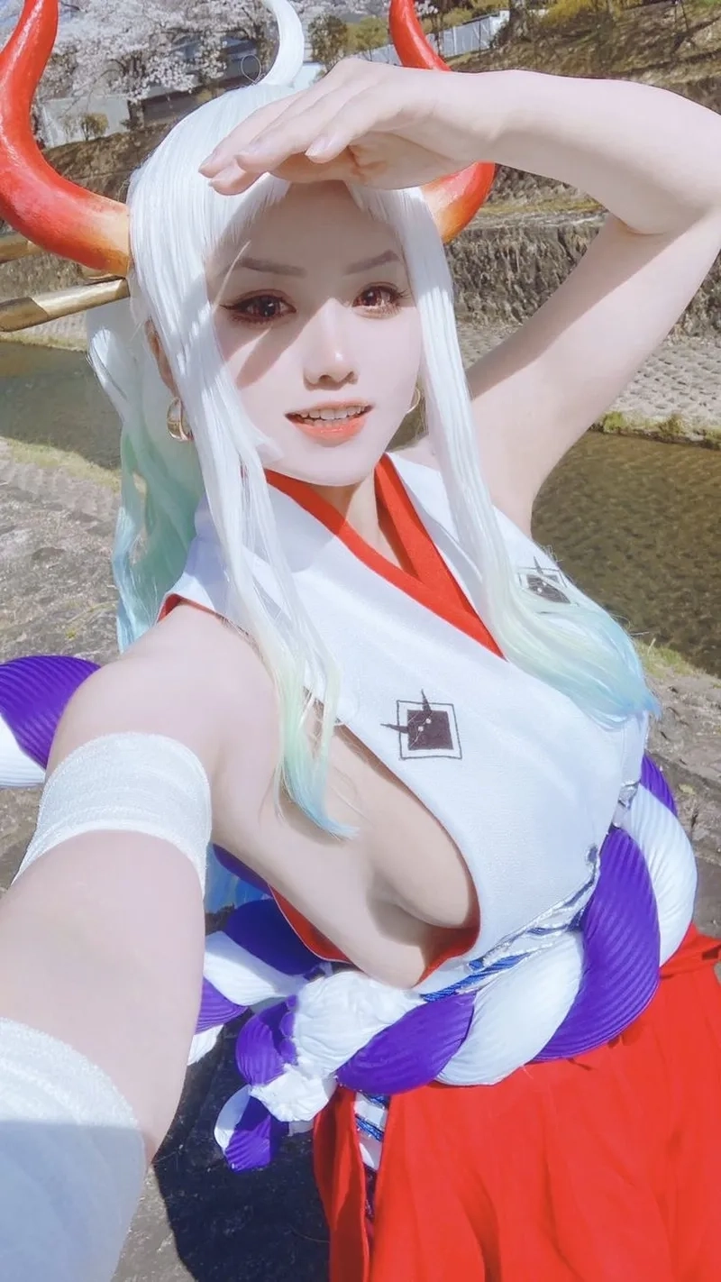 Yamato cosplay sexy rực rỡ khiến bạn mê